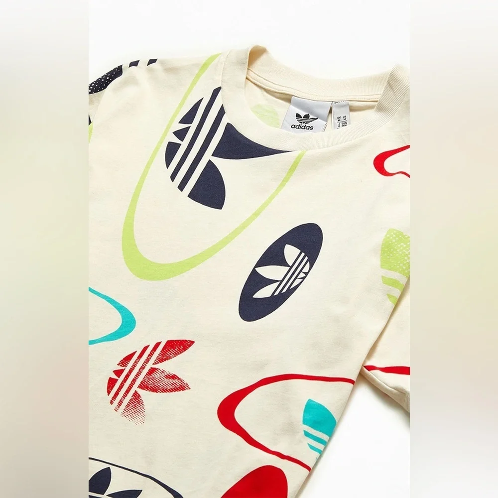 adidas All Over Print Logo Cream Short Sleeve Crew Neck T-Shirt Size Small - Picture 3 of 6